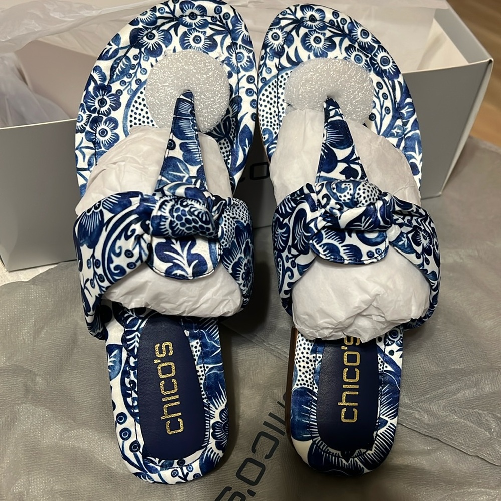Chico’s Women Knotted Thong Sandals Memory Foam Lining Flexible Sole Breathable